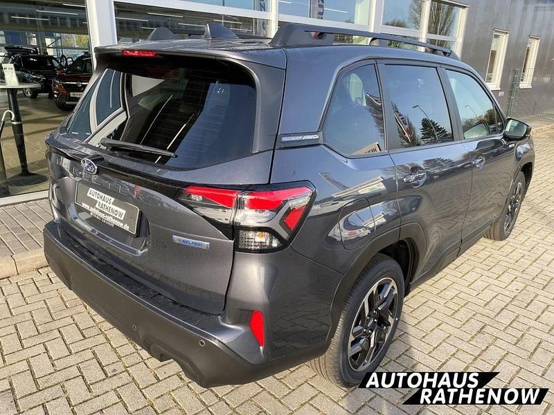 Neu Subaru Forester Active 152 PS (111 kW) 2025 Magnetite grey met. SUV