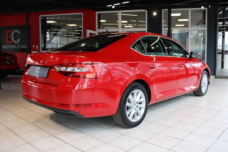 Gebraucht Skoda Superb Style 150 PS (110 kW) 2022 Rot Limousine