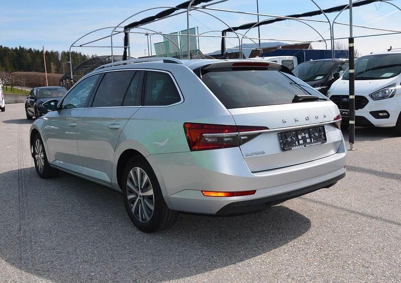 Gebraucht Skoda Superb Style 150 PS (110 kW) 2023 Silber Kombi