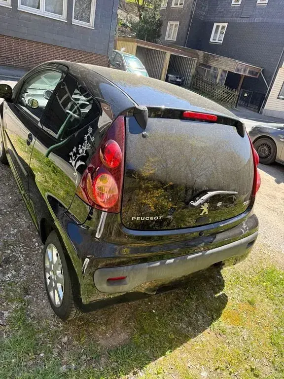 Gebraucht Peugeot 107 Envy 68 PS (50 kW) 2012 Schwarz Kleinwagen