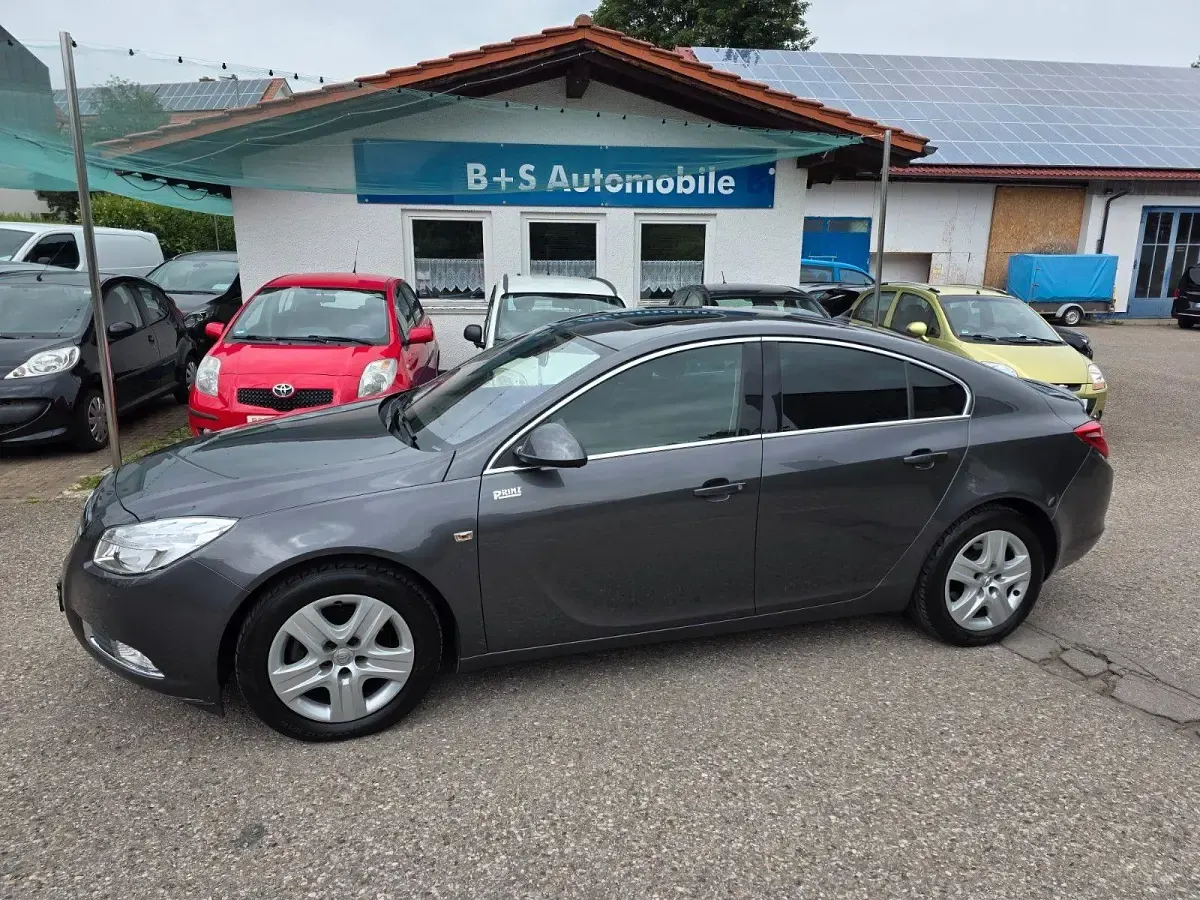 Gebraucht Opel Insignia Edition 160 PS (117 kW) 2011 Grau Limousine