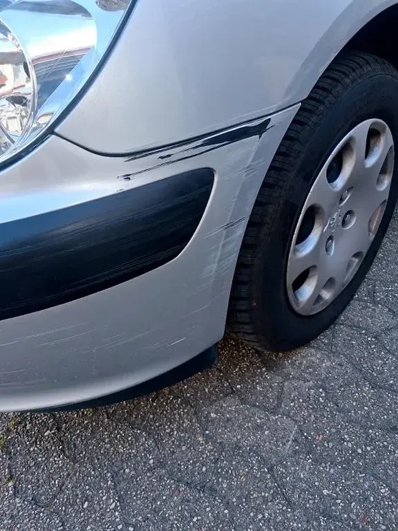 Gebraucht Peugeot 307 Sport 109 PS (80 kW) 2002 Silber Limousine