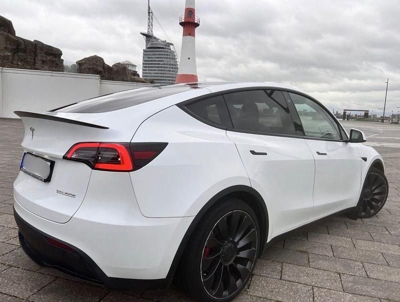 Weiß Gebraucht 2022 Tesla Model Y Performance SUV | 33.800 € (Guter Preis) - Bild 1/4