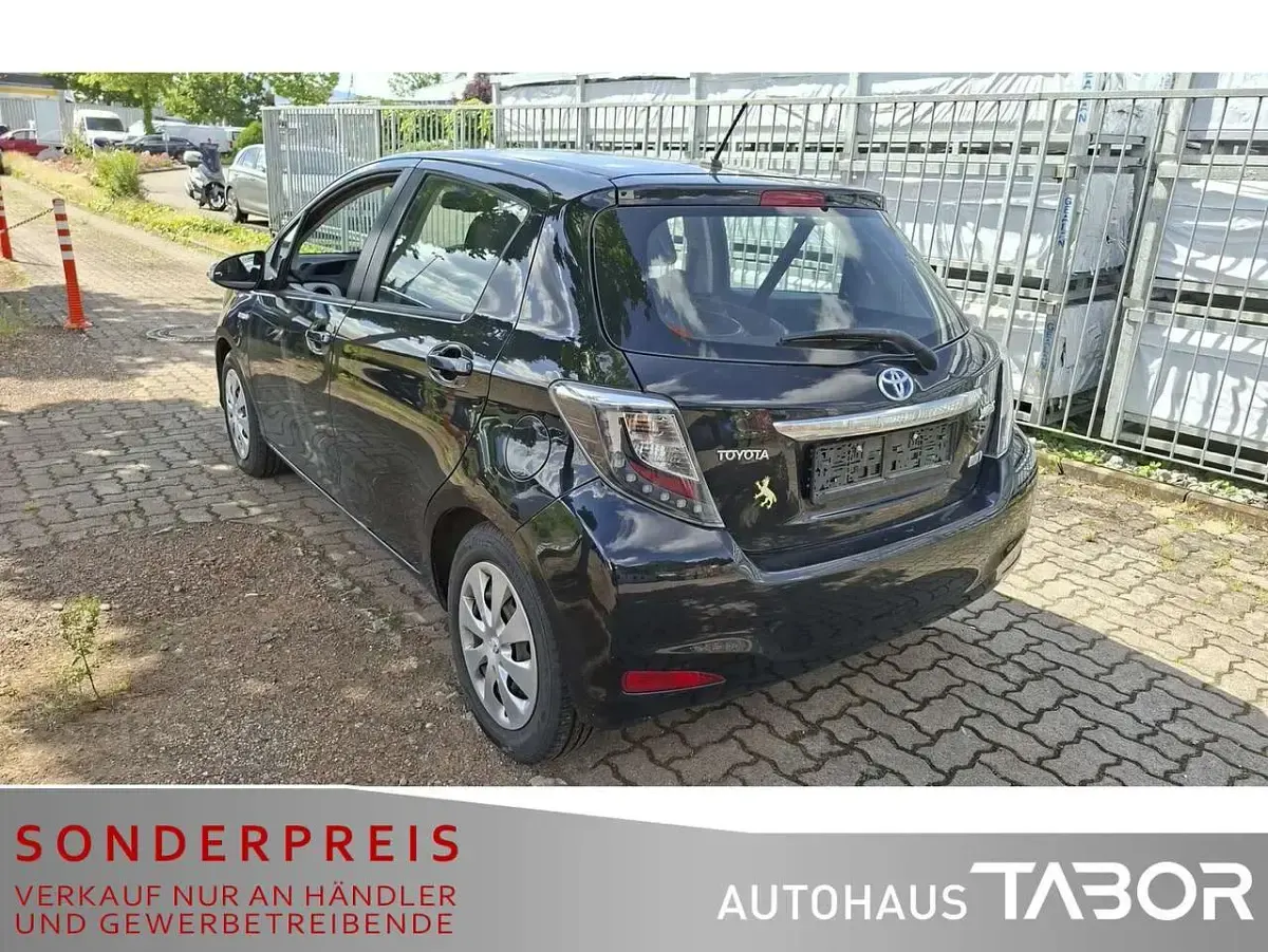 Gebraucht Toyota Yaris 101 PS (74 kW) 2013 Night time black Kleinwagen