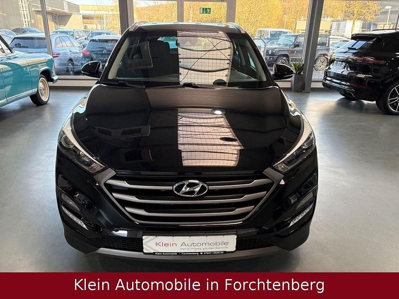 Gebraucht Hyundai Tucson Intro Edition 177 PS (130 kW) 2016 Schwarz SUV