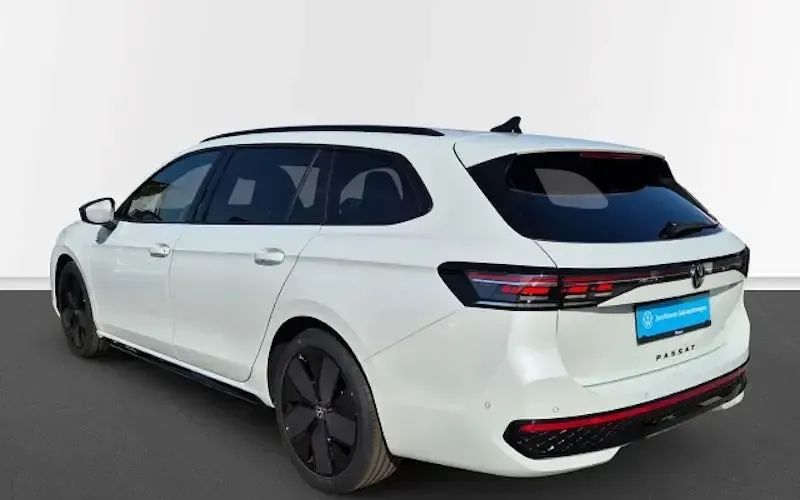 Gebraucht VW Passat IQ Drive 150 PS (110 kW) 2026 Oryxweiß perlmutteffekt Kombi
