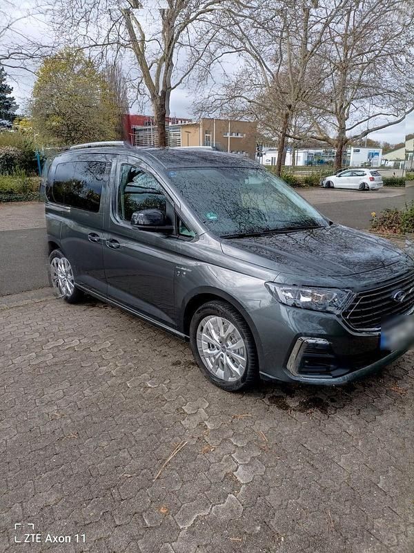 Gebraucht Ford Tourneo Titanium 122 PS (89 kW) 2024 Grau Kombi