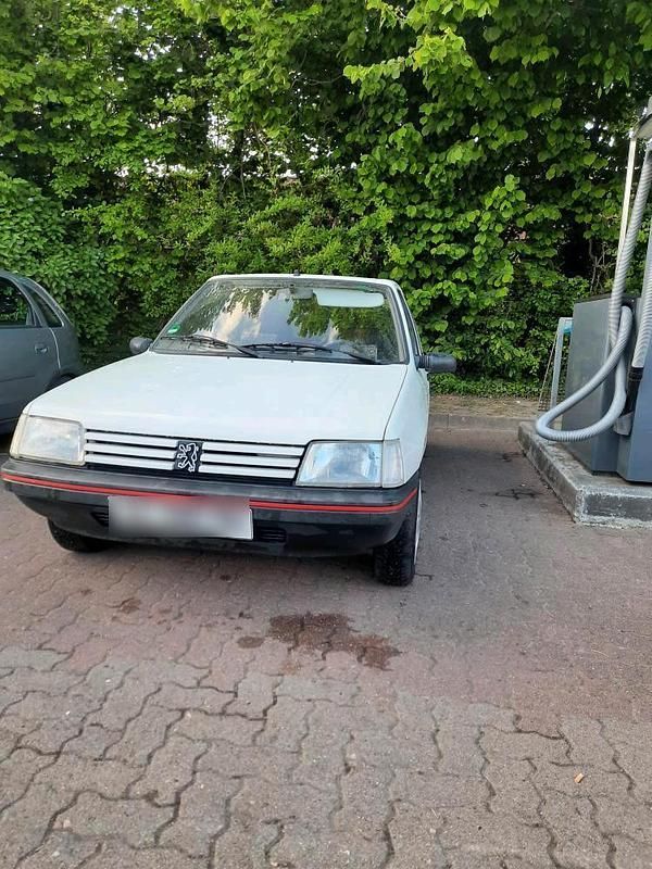 Weiß Gebraucht 1992 Peugeot 205 Kleinwagen | 1.900 € - Bild 1/4