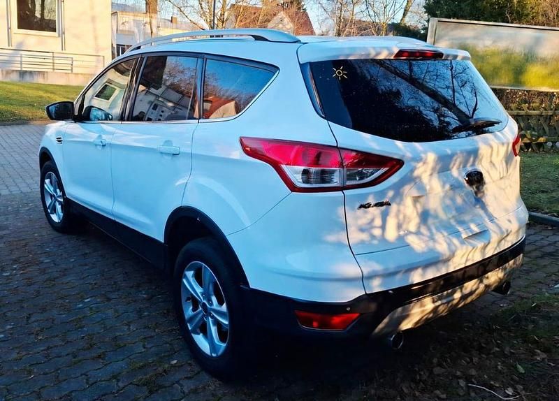 Gebraucht Ford Kuga Individual 140 PS (102 kW) 2014 Weiß SUV