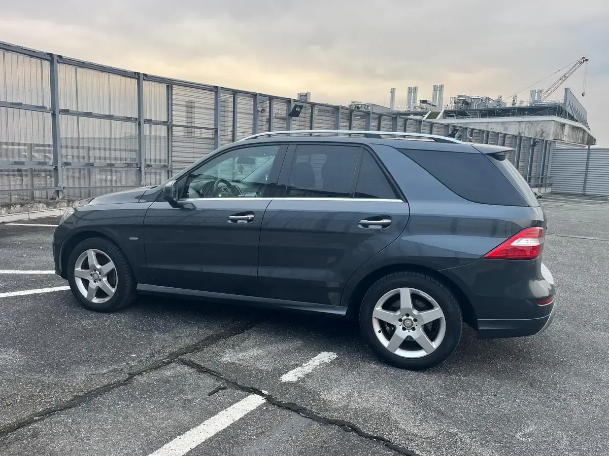Gebraucht Mercedes ML350 258 PS (189 kW) 2012 Grau SUV