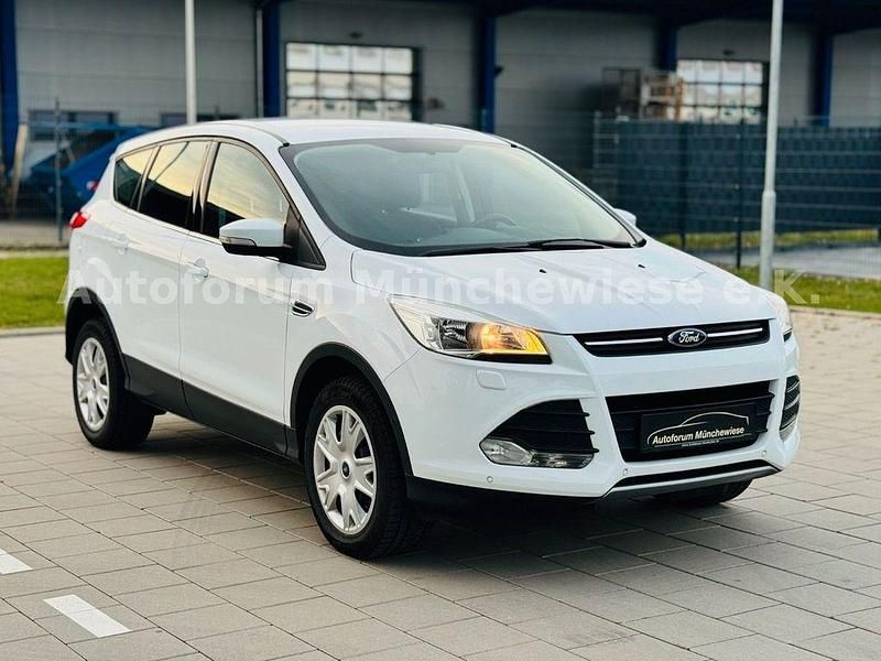 Gebraucht Ford Kuga Trend 120 PS (88 kW) 2015 Weiß SUV