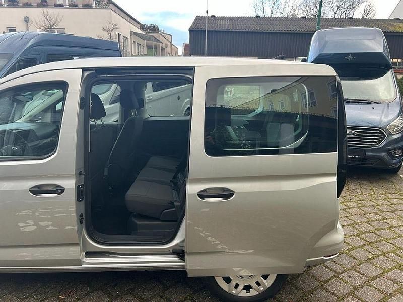 Gebraucht Ford Tourneo Connect Trend 122 PS (89 kW) 2024 Silber Van / Kleinbus
