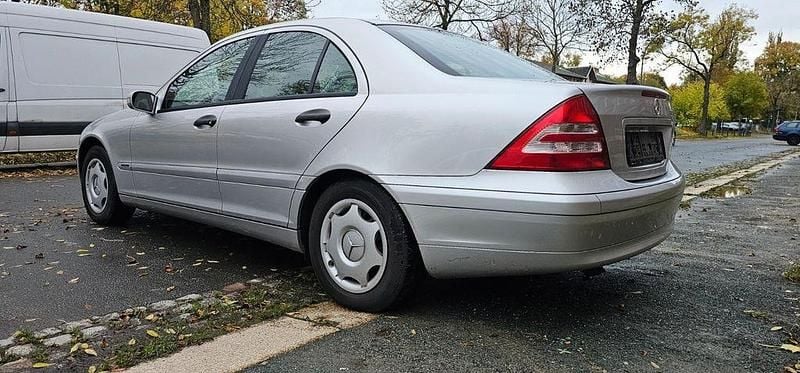 Gebraucht Mercedes C180 Classic 143 PS (105 kW) 2003 Silber Limousine