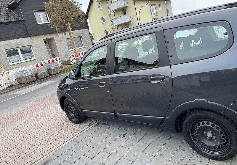Gebraucht Dacia Lodgy 102 PS (75 kW) 2018 Grau Van / Kleinbus