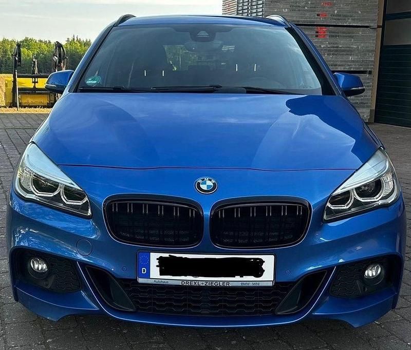 Blau Gebraucht 2015 BMW 220 Active Tourer M Sport Van / Kleinbus | 12.990 € (Fairer Preis) - Bild 1/4