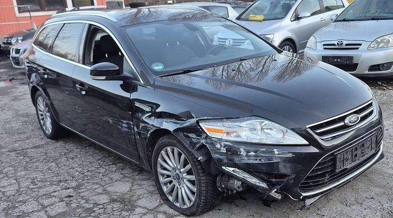 Gebraucht Ford Mondeo Titanium 160 PS (117 kW) 2013 Pantherschwarz metallic Kombi