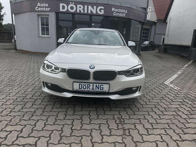 Mineralweiss metallic Gebraucht 2014 BMW 318 Kombi | 9.500 € - Bild 1/4