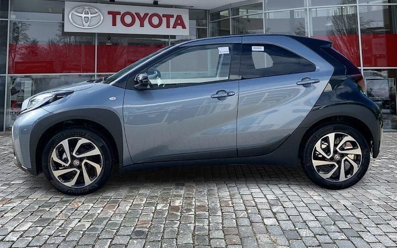 Neu Toyota Aygo X 72 PS (52 kW) 2025 Grau SUV