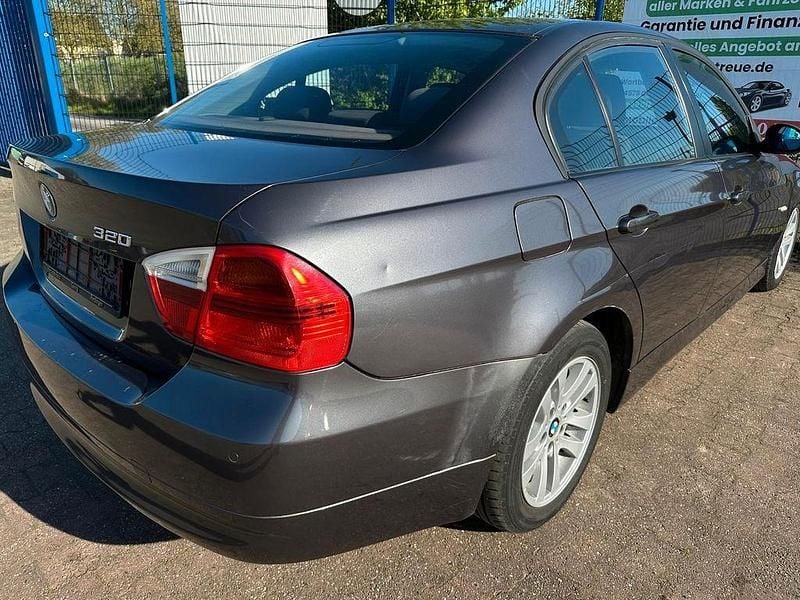 Gebraucht BMW 320 150 PS (110 kW) 2005 Grau Limousine