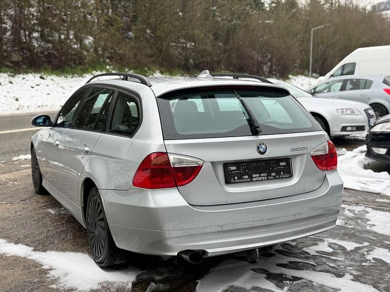 Gebraucht BMW 320 150 PS (110 kW) 2007 Silber Kombi