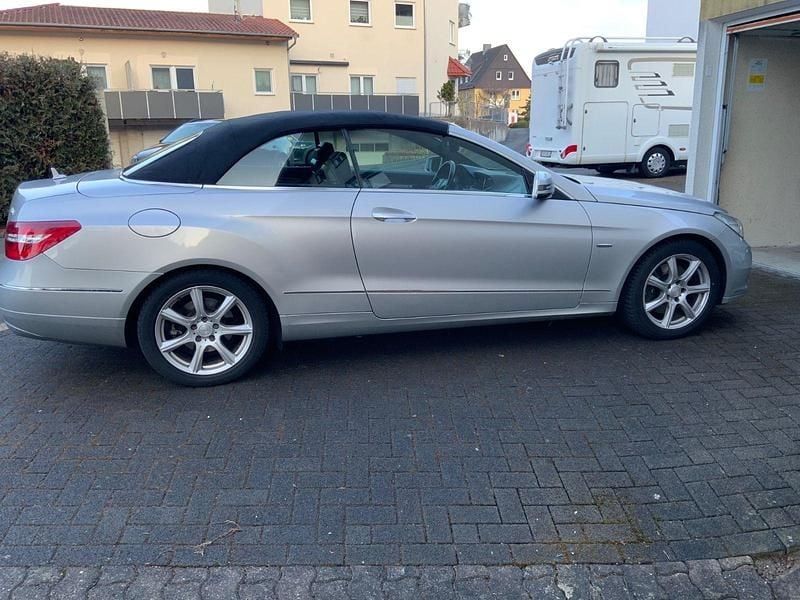 Gebraucht Mercedes E250 Elegance 204 PS (150 kW) 2012 Silber Cabrio