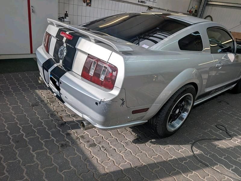 Gebraucht Ford Mustang GT 305 PS (224 kW) 2008 Silber Coupé