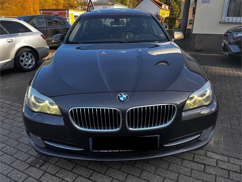 Gebraucht BMW 520 184 PS (135 kW) 2012 Grau Limousine