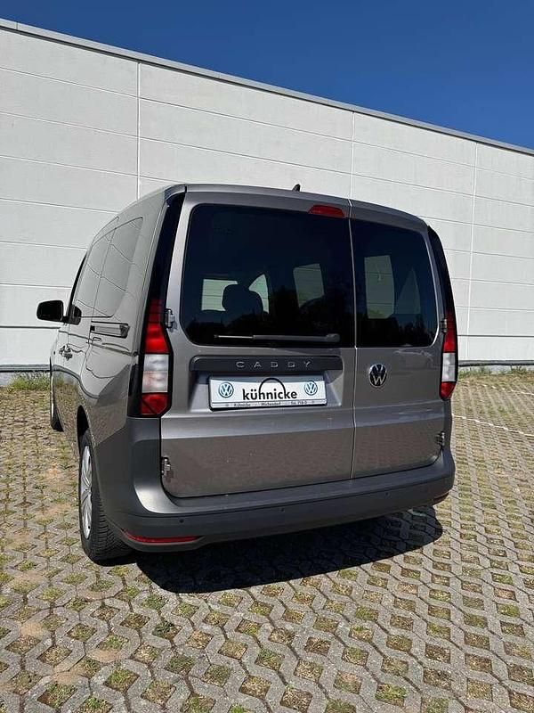 Gebraucht VW Caddy Basis 75 PS (55 kW) 2021 Mojave beige metallic Van / Kleinbus