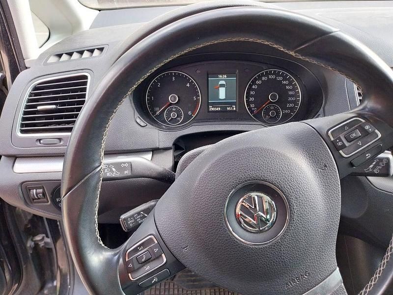 Second-hand VW Sharan 177 CP (130 kW) 2013 Negru Monovolum