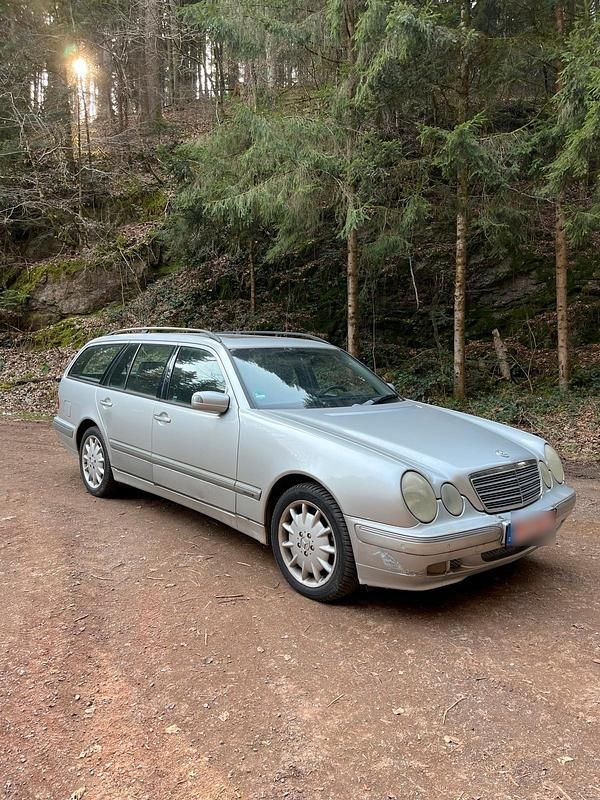 Gebraucht Mercedes E430 278 PS (204 kW) 1999 Silber Limousine