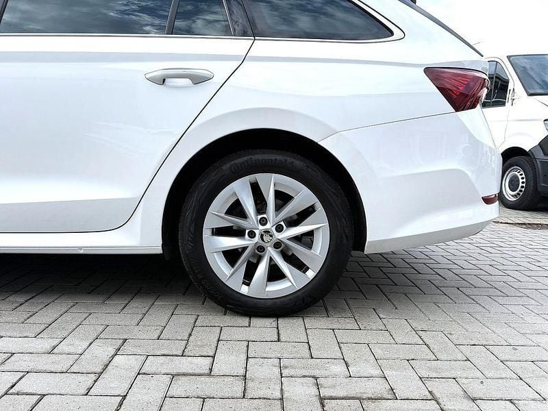 Gebraucht Skoda Octavia 116 PS (85 kW) 2023 Weiß Limousine