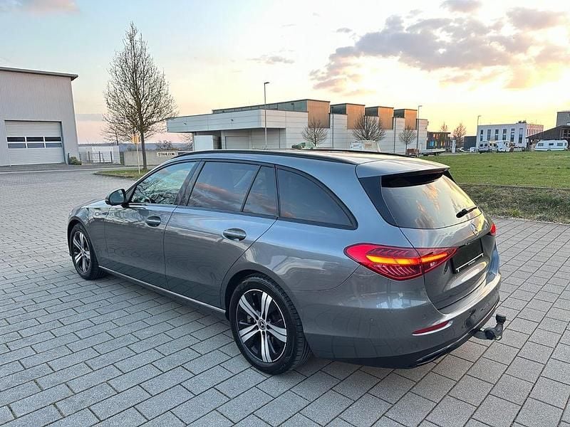 Gebraucht Mercedes C220 Night 200 PS (147 kW) 2023 Selenitgrau Kombi