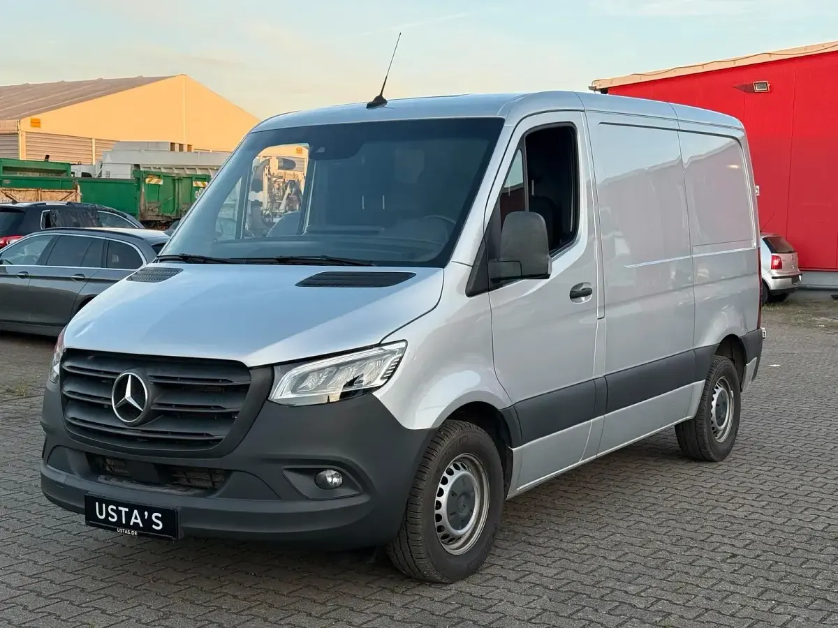 Gebraucht Mercedes Sprinter 163 PS (119 kW) 2021 Silber Van