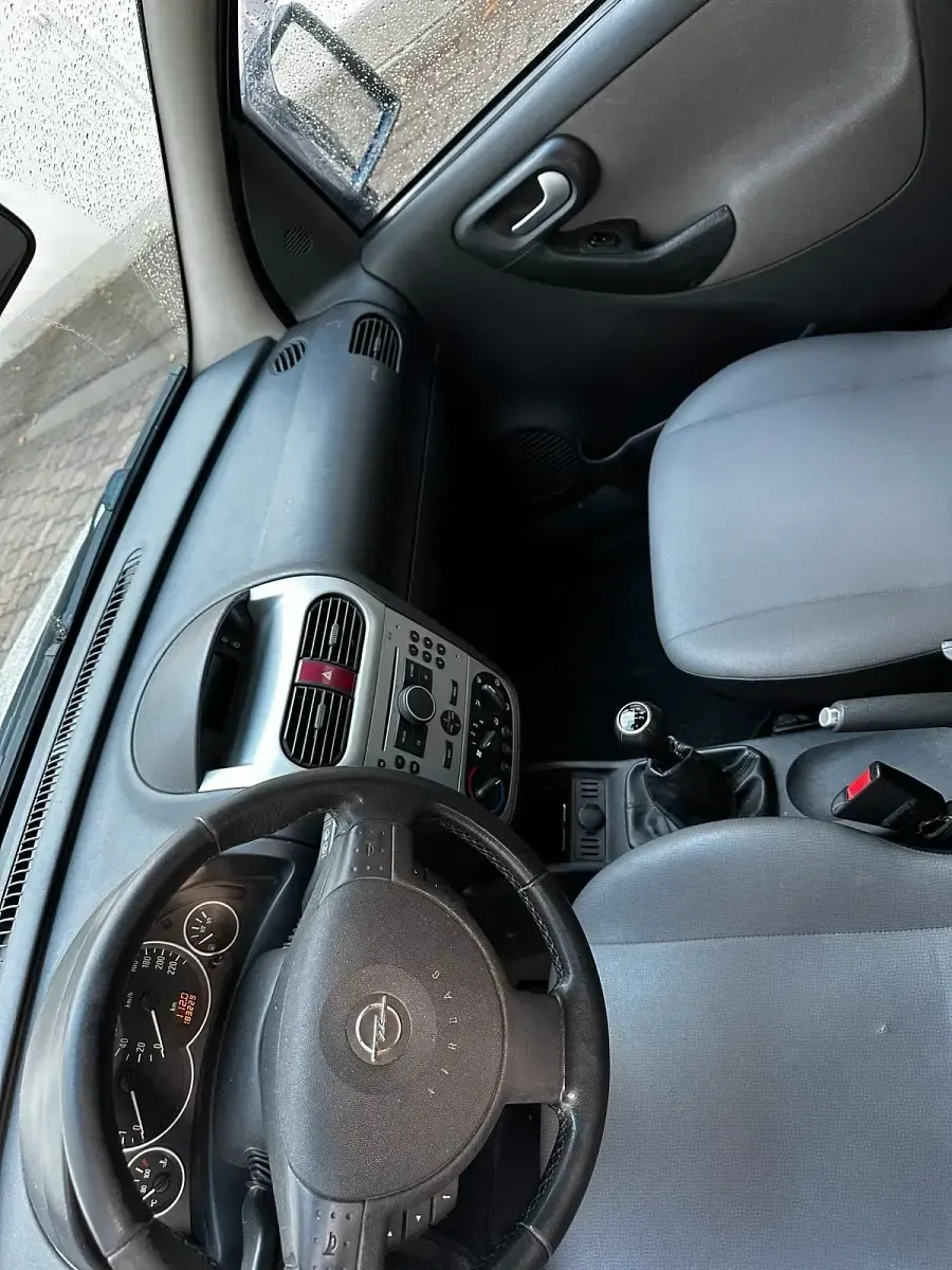 Gebraucht Opel Combo 90 PS (66 kW) 2010 Silber Van / Kleinbus