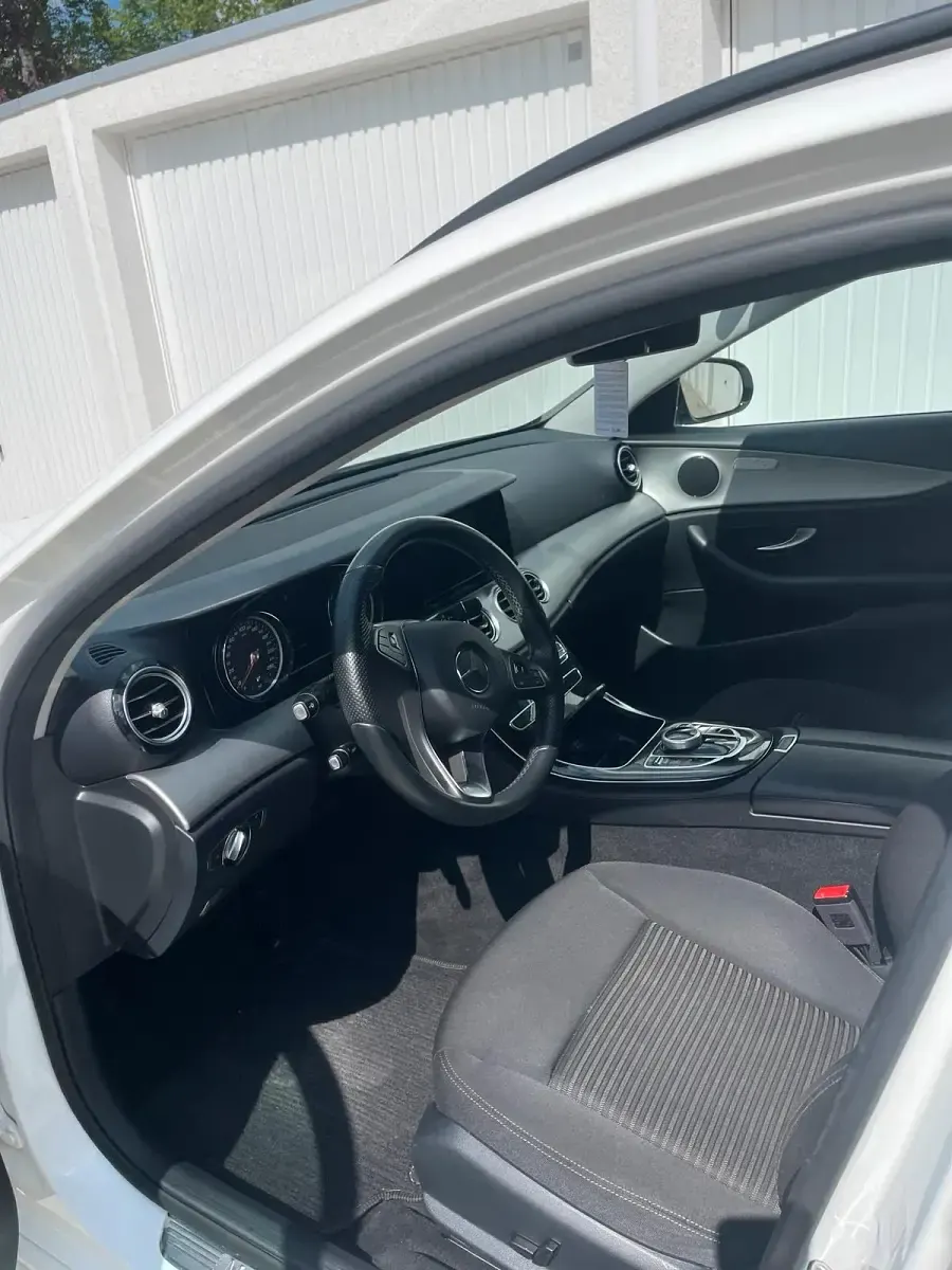 Używany Mercedes E220 194 KM (142 kW) 2017 Biały Kombi