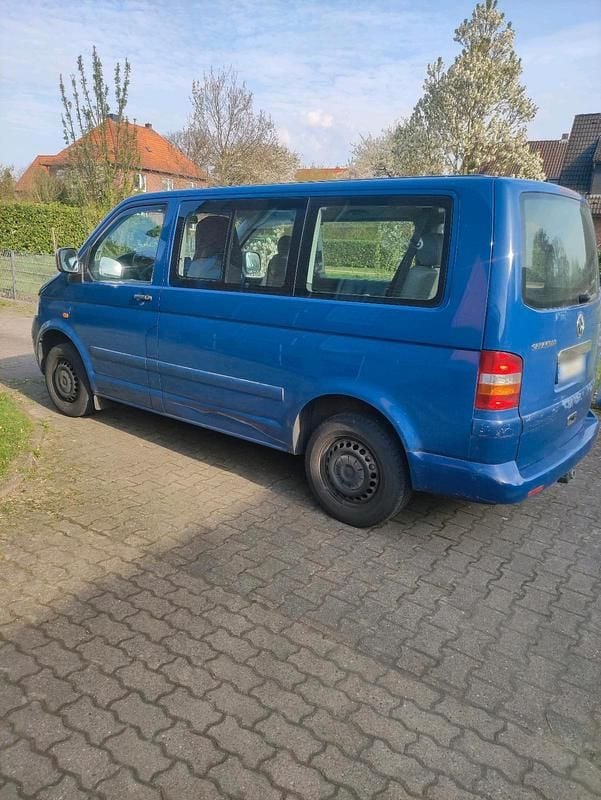 Second-hand VW Caravelle 84 CP (61 kW) 2005 Albastru Van