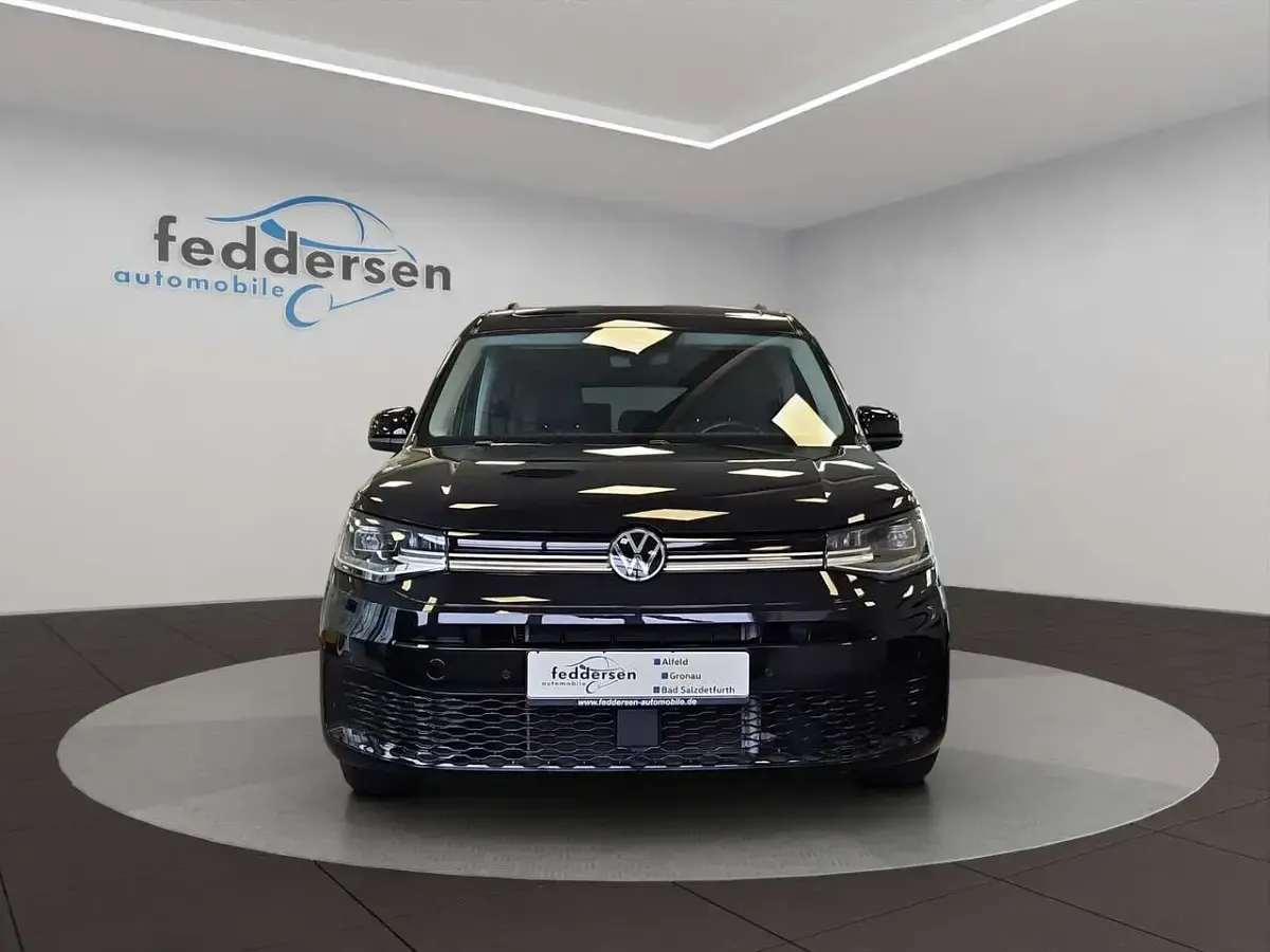 Gebraucht VW Caddy Dark Label 122 PS (89 kW) 2024 Deep black perleffekt Van / Kleinbus