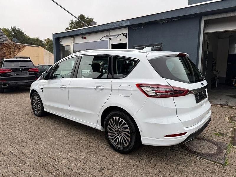 Gebraucht Ford S-MAX Titanium 190 PS (139 kW) 2022 Weiß Van / Kleinbus