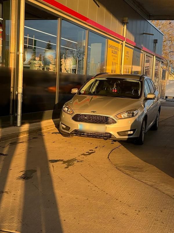 Gebraucht Ford Focus 120 PS (88 kW) 2017 Grau Kombi