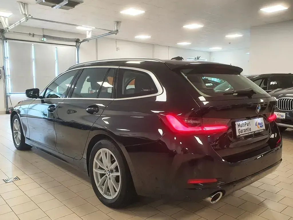 Gebraucht BMW 320 190 PS (139 kW) 2023 Schwarz Limousine