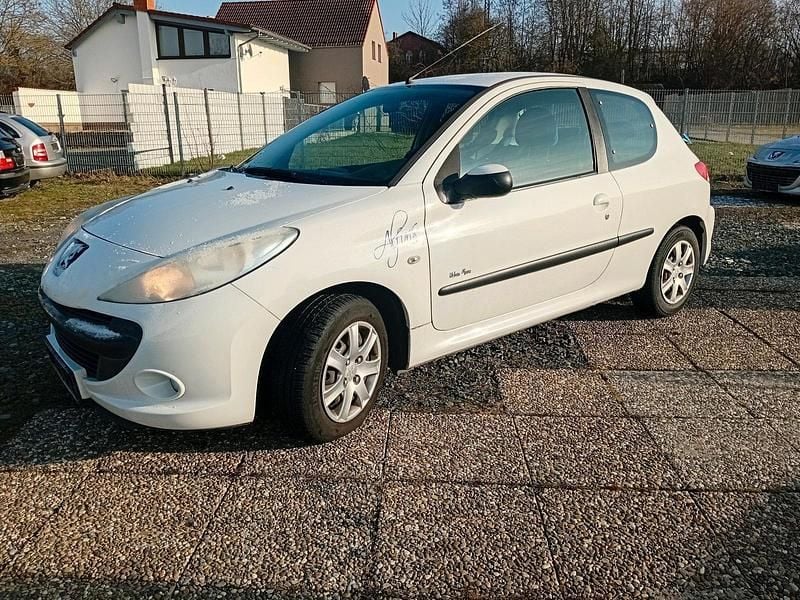 Gebraucht Peugeot 206+ 60 PS (44 kW) 2011 Weiß Kleinwagen