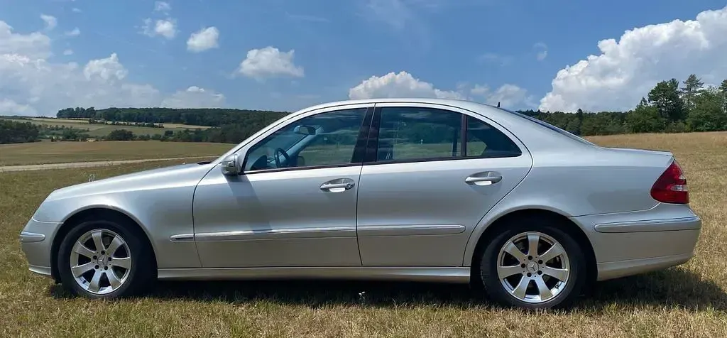 Gebraucht Mercedes E320 Avantgarde 224 PS (164 kW) 2002 Silber Limousine