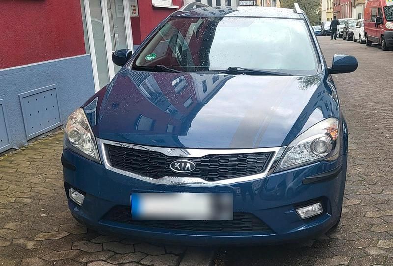 Second-hand Kia Ceed 116 CP (85 kW) 2011 Albastru Hatchback