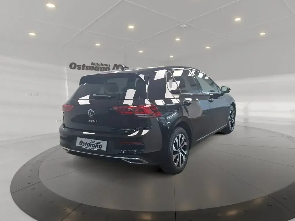 Gebraucht VW Golf VIII Active 150 PS (110 kW) 2023 Schwarz Limousine