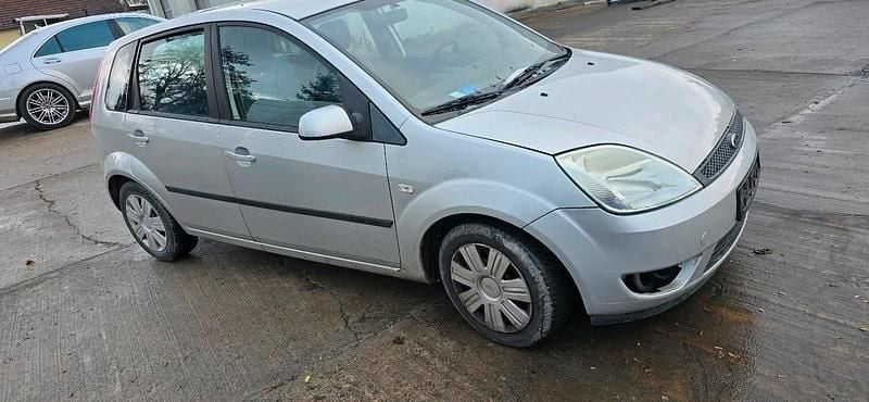 Silber Gebraucht 2003 Ford Fiesta Limousine | 1.199 € (Guter Preis) - Bild 1/4