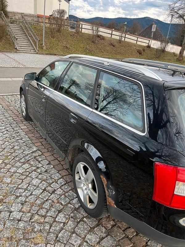 Gebraucht Audi A4 131 PS (96 kW) 2002 Schwarz Kombi