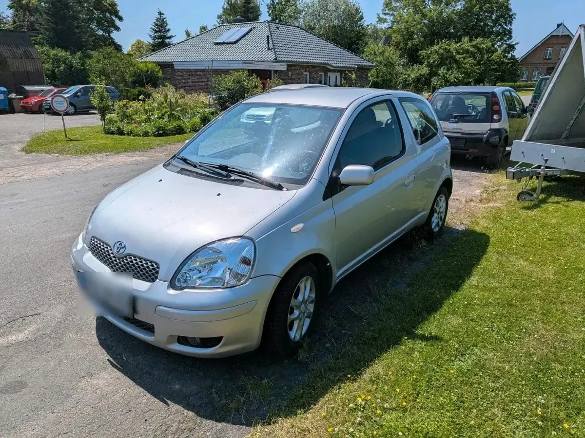 Gebraucht Toyota Yaris 87 PS (63 kW) 2003 Silber Kleinwagen