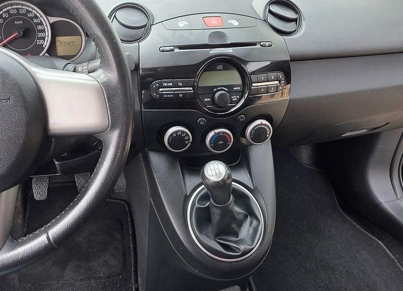 Second-hand Mazda 2 Edition 84 CP (61 kW) 2011 Negru Hatchback