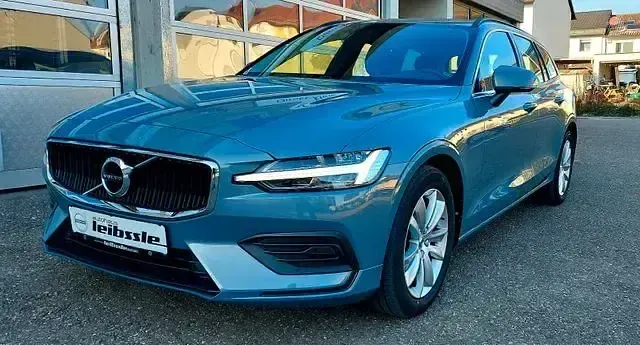 Gebraucht Volvo V60 Momentum 197 PS (144 kW) 2021 Grau Kombi
