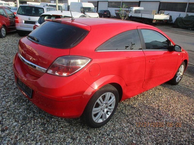 Gebraucht Opel Astra GTC Cosmo 140 PS (102 kW) 2010 Rot Coupé